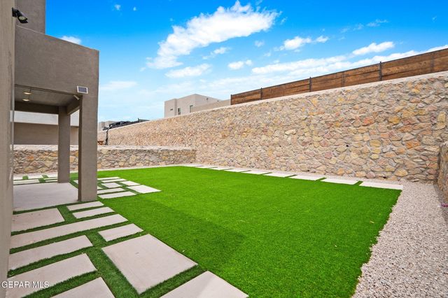 332 HECTOR PORRAS Drive, El Paso, TX 79928