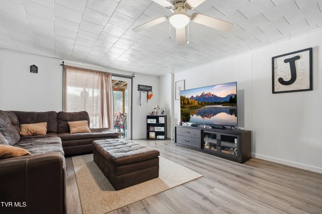 1475 Southeast Hawthorne Road, Norton, VA 24273