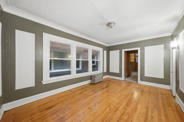 7537 S Phillips Avenue, Chicago, IL 60649