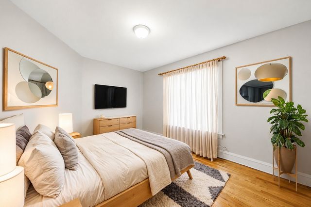 7537 S Phillips Avenue, Chicago, IL 60649