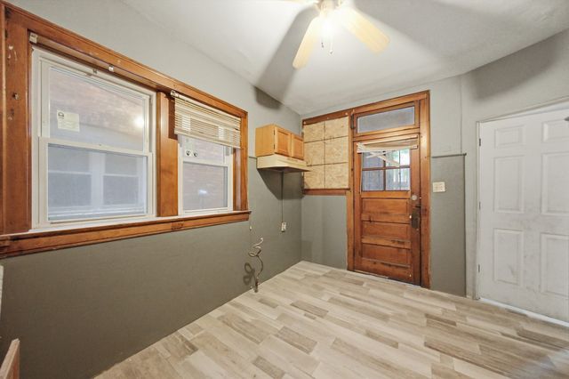 7537 S Phillips Avenue, Chicago, IL 60649