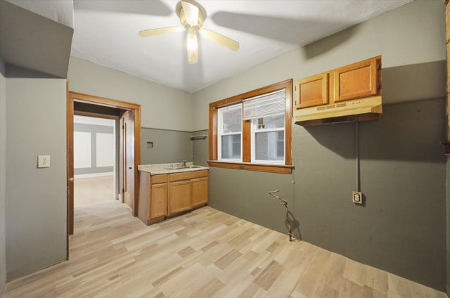 7537 S Phillips Avenue, Chicago, IL 60649