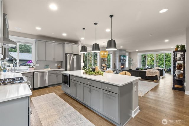 7223 NE 118th Court, Kirkland, WA 98034