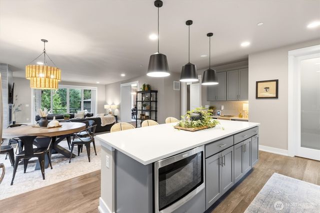 7223 NE 118th Court, Kirkland, WA 98034