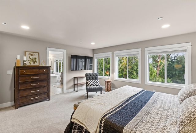 7223 NE 118th Court, Kirkland, WA 98034