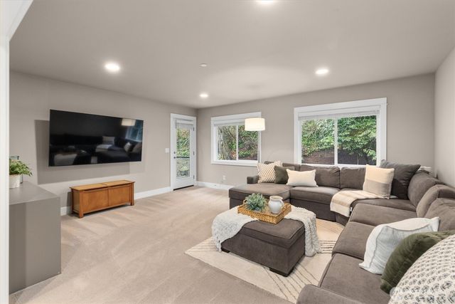 7223 NE 118th Court, Kirkland, WA 98034