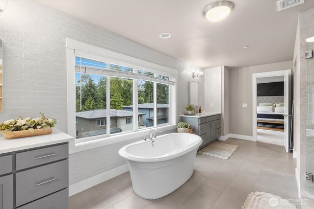 7223 NE 118th Court, Kirkland, WA 98034