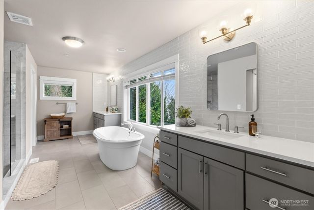 7223 NE 118th Court, Kirkland, WA 98034