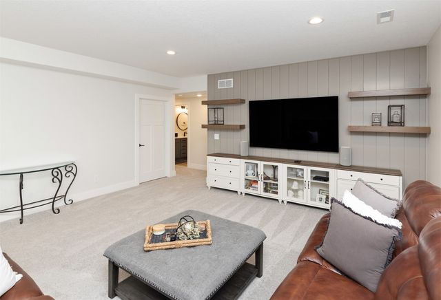 1300 Deer Ridge Drive NW, Bondurant, IA 50035