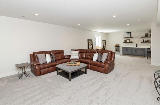1300 Deer Ridge Drive NW, Bondurant, IA 50035