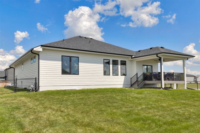 1300 Deer Ridge Drive NW, Bondurant, IA 50035
