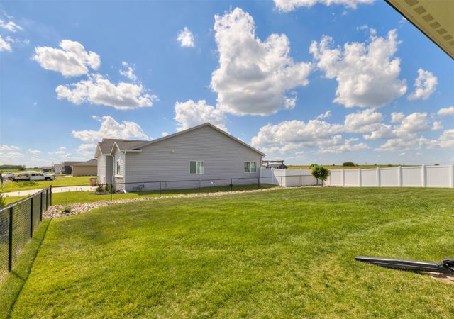 1300 Deer Ridge Drive NW, Bondurant, IA 50035
