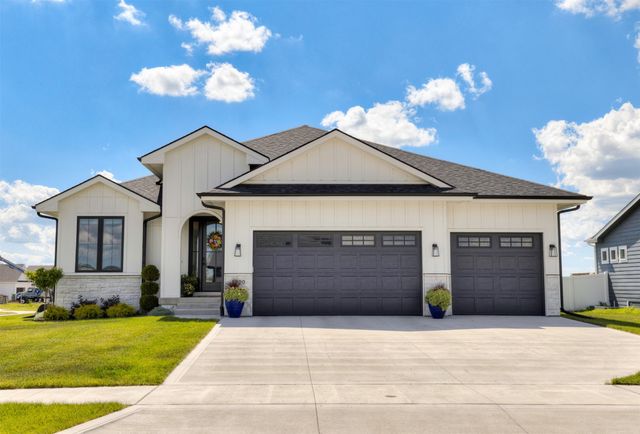 1300 Deer Ridge Drive NW, Bondurant, IA 50035