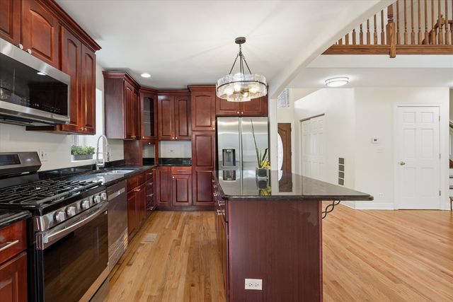 490 E RED OAK Street, Bensenville, IL 60106