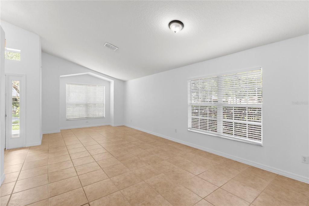Image 11 of property listing at 10990 ELIOTTI STREET, Orlando, FL 32832