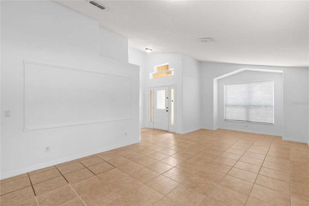 Image 10 of property listing at 10990 ELIOTTI STREET, Orlando, FL 32832