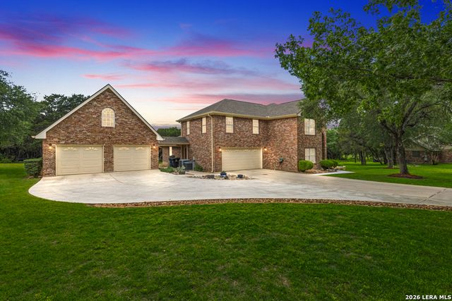 51 HUNTERS POINT DR, New Braunfels, TX 78132