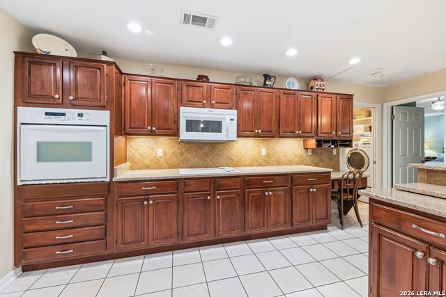 51 HUNTERS POINT DR, New Braunfels, TX 78132