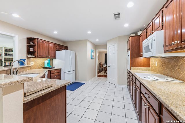 51 HUNTERS POINT DR, New Braunfels, TX 78132
