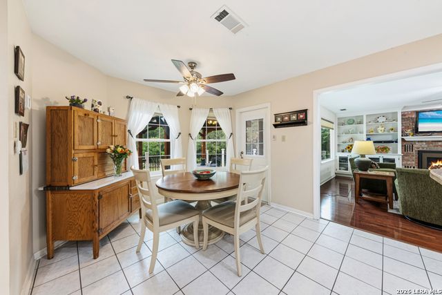 51 HUNTERS POINT DR, New Braunfels, TX 78132