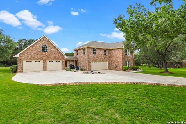 51 HUNTERS POINT DR, New Braunfels, TX 78132