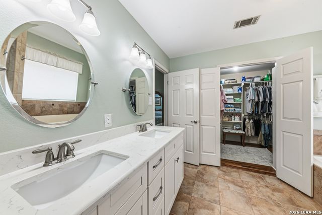 51 HUNTERS POINT DR, New Braunfels, TX 78132