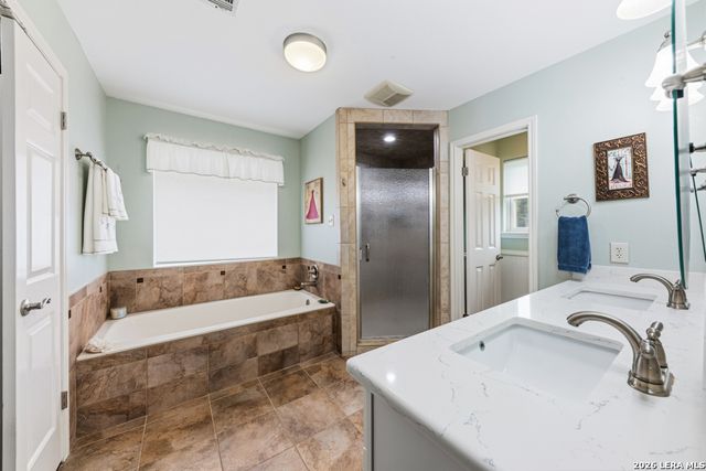 51 HUNTERS POINT DR, New Braunfels, TX 78132