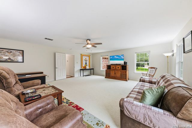 51 HUNTERS POINT DR, New Braunfels, TX 78132