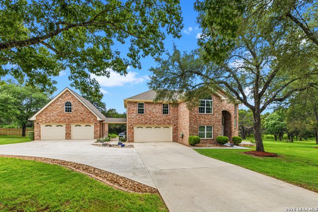 51 HUNTERS POINT DR, New Braunfels, TX 78132