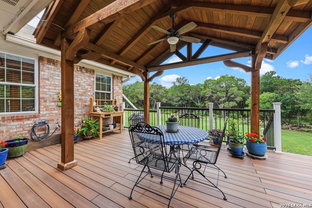 51 HUNTERS POINT DR, New Braunfels, TX 78132
