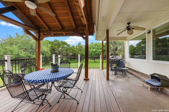 51 HUNTERS POINT DR, New Braunfels, TX 78132