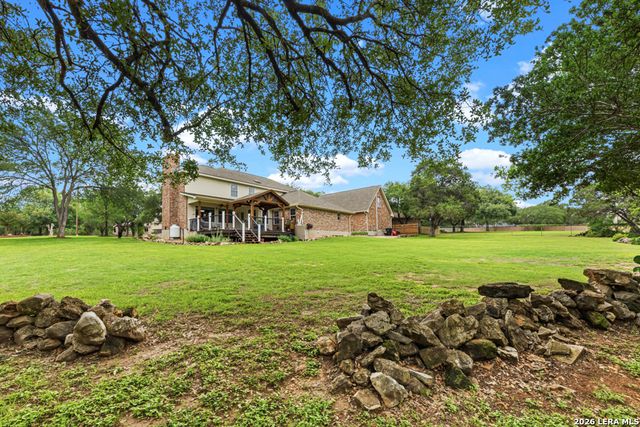 51 HUNTERS POINT DR, New Braunfels, TX 78132