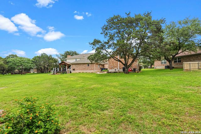 51 HUNTERS POINT DR, New Braunfels, TX 78132