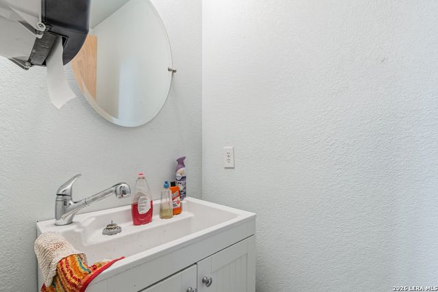 51 HUNTERS POINT DR, New Braunfels, TX 78132