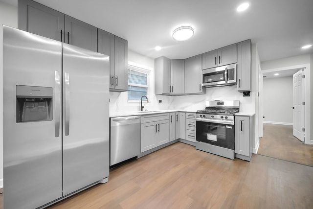6525 S Bell Avenue, Chicago, IL 60636
