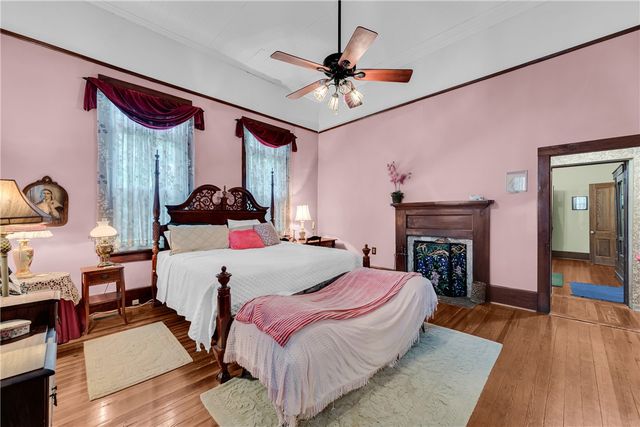 100 E Wesley Street, Walhalla, SC 29691