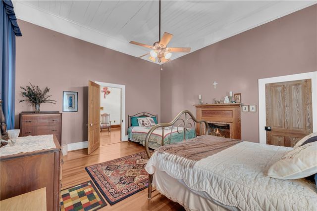 100 E Wesley Street, Walhalla, SC 29691