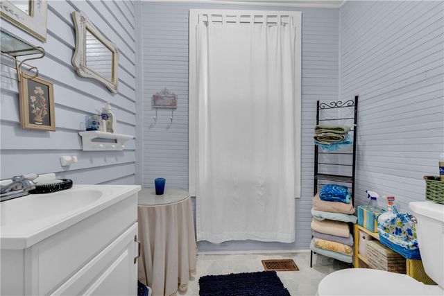 100 E Wesley Street, Walhalla, SC 29691