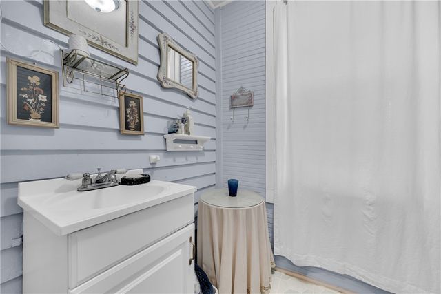 100 E Wesley Street, Walhalla, SC 29691
