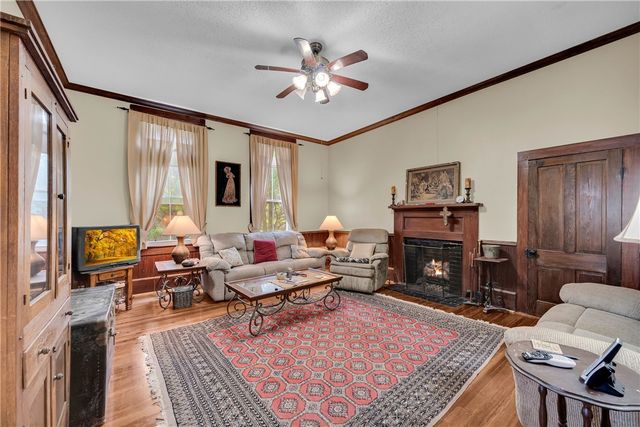 100 E Wesley Street, Walhalla, SC 29691