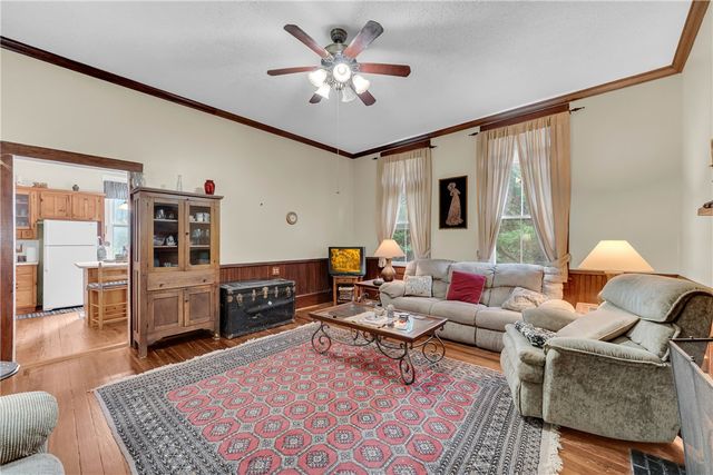 100 E Wesley Street, Walhalla, SC 29691