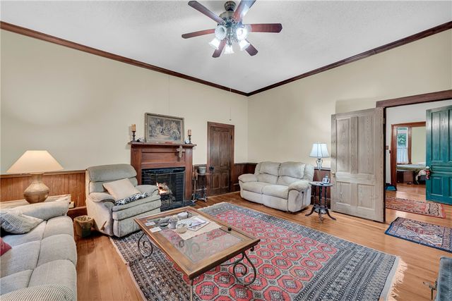 100 E Wesley Street, Walhalla, SC 29691