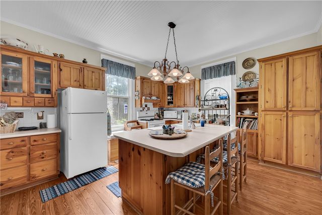 100 E Wesley Street, Walhalla, SC 29691
