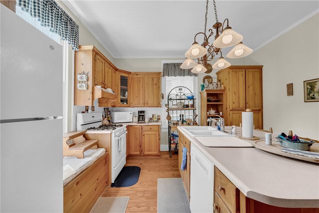 100 E Wesley Street, Walhalla, SC 29691