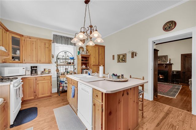 100 E Wesley Street, Walhalla, SC 29691