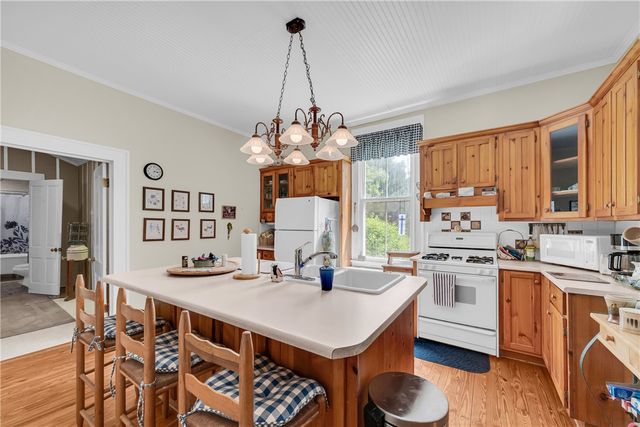 100 E Wesley Street, Walhalla, SC 29691