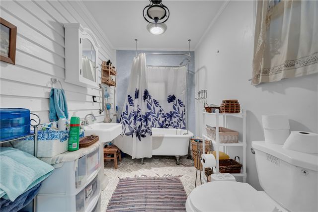 100 E Wesley Street, Walhalla, SC 29691