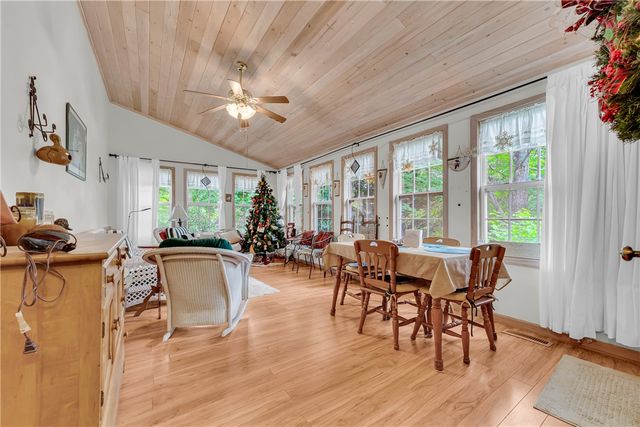 100 E Wesley Street, Walhalla, SC 29691