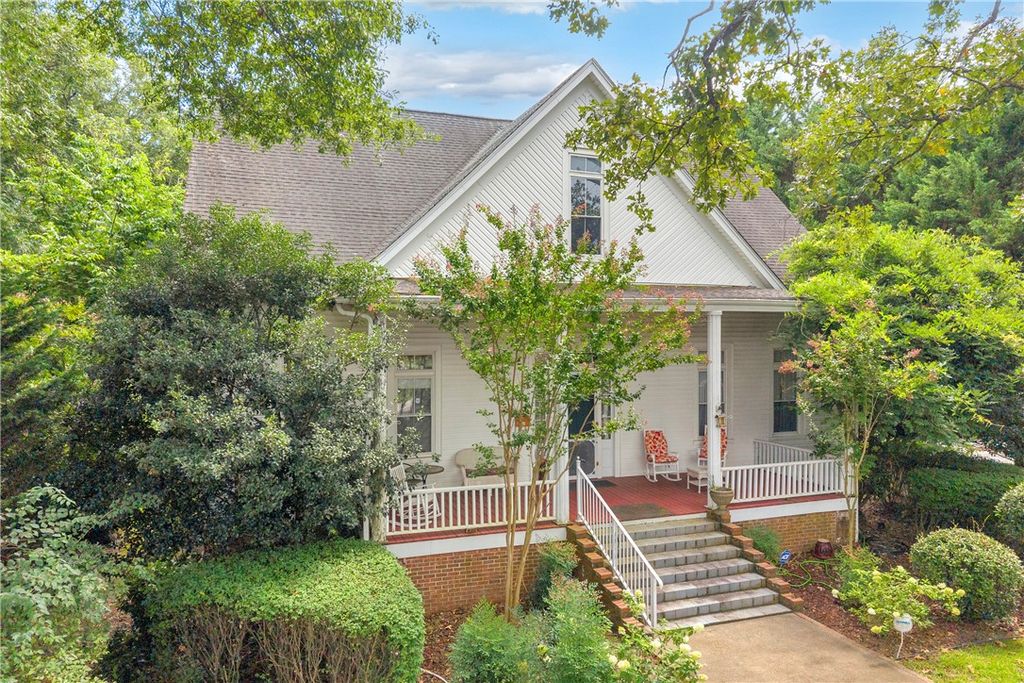 100 E Wesley Street, Walhalla, SC 29691