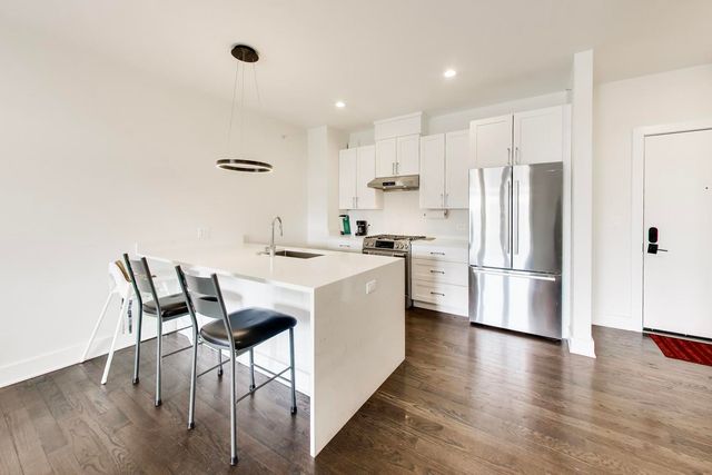 3001 N Southport Avenue 403, Chicago, IL 60657